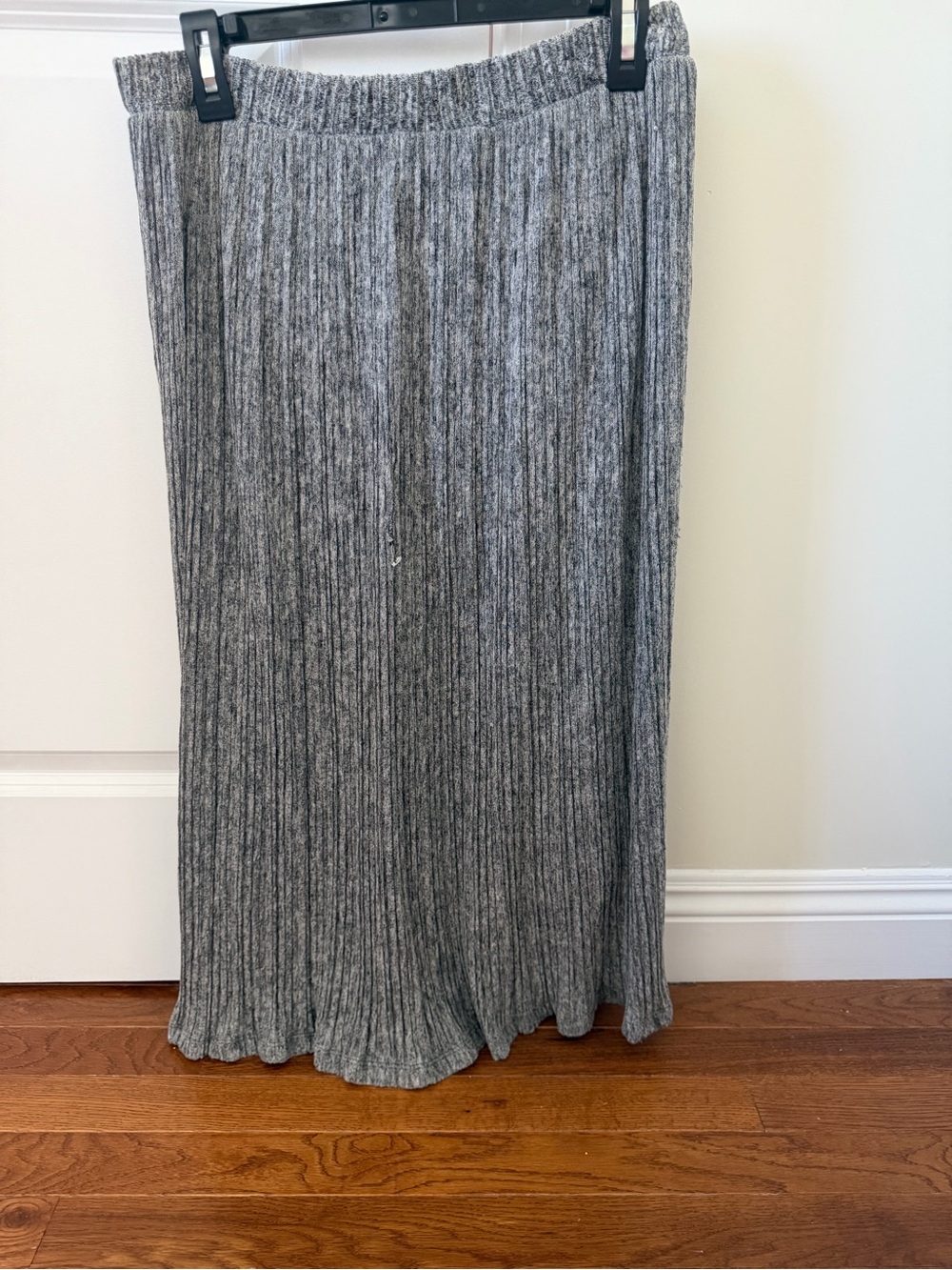 Pleione Gray Ribbed Maxi Skirt